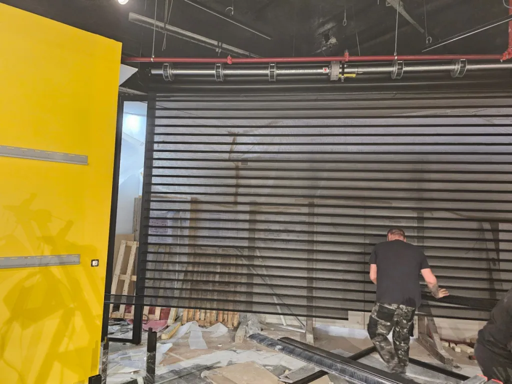 Création de vitrine de magasin à Avignon pour le magasin Cache Cache