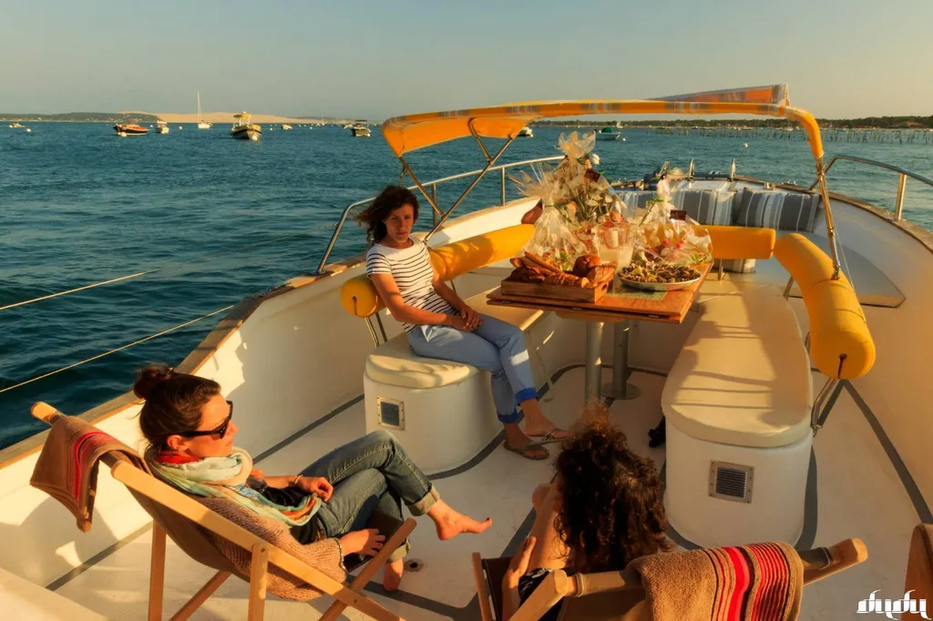 Apéro au sunset en bateau, entre amis sur le bassin d'Arcachon 