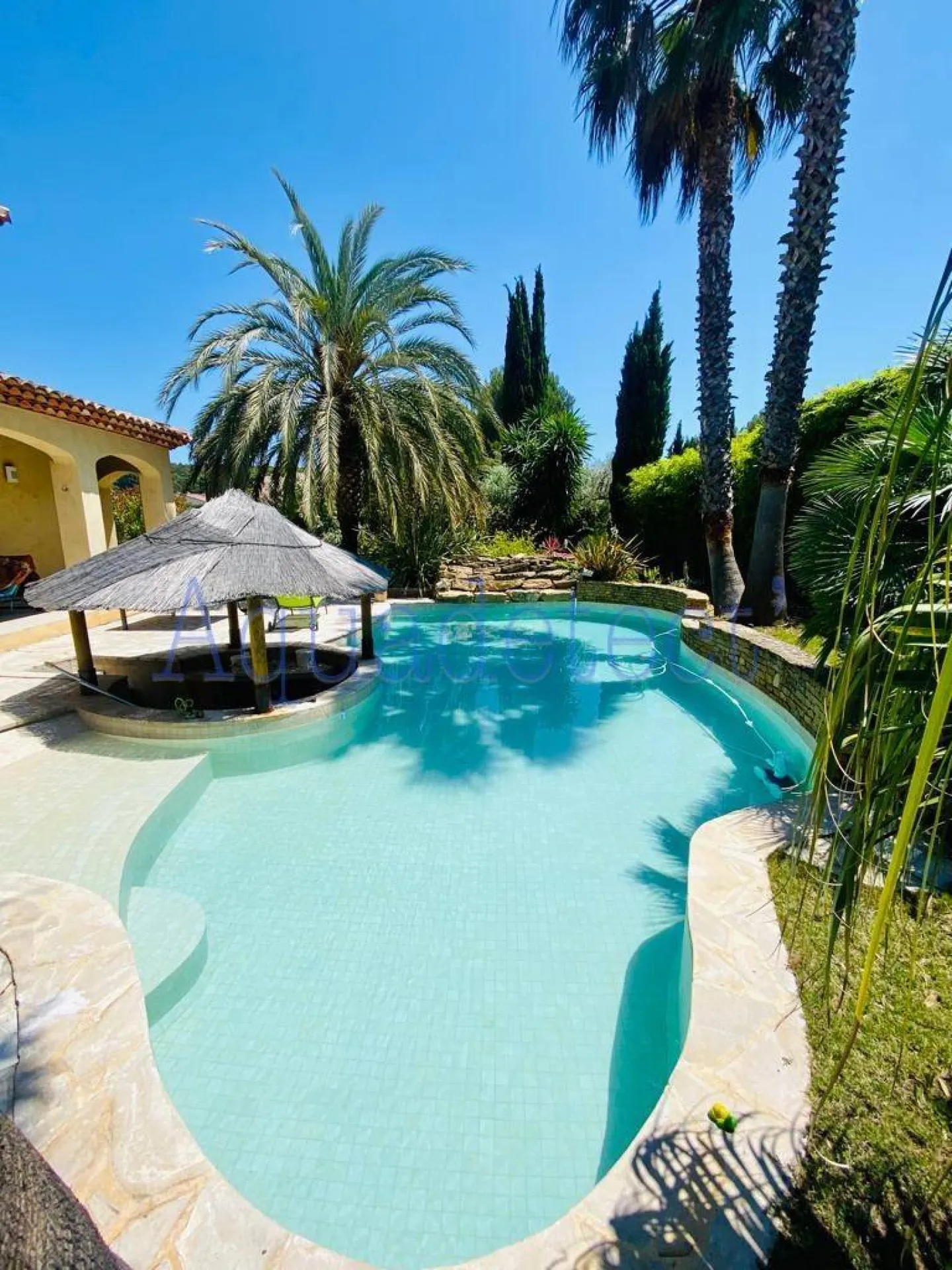 Recherche de fuite piscine à SANARY sur MER prés de TOULON