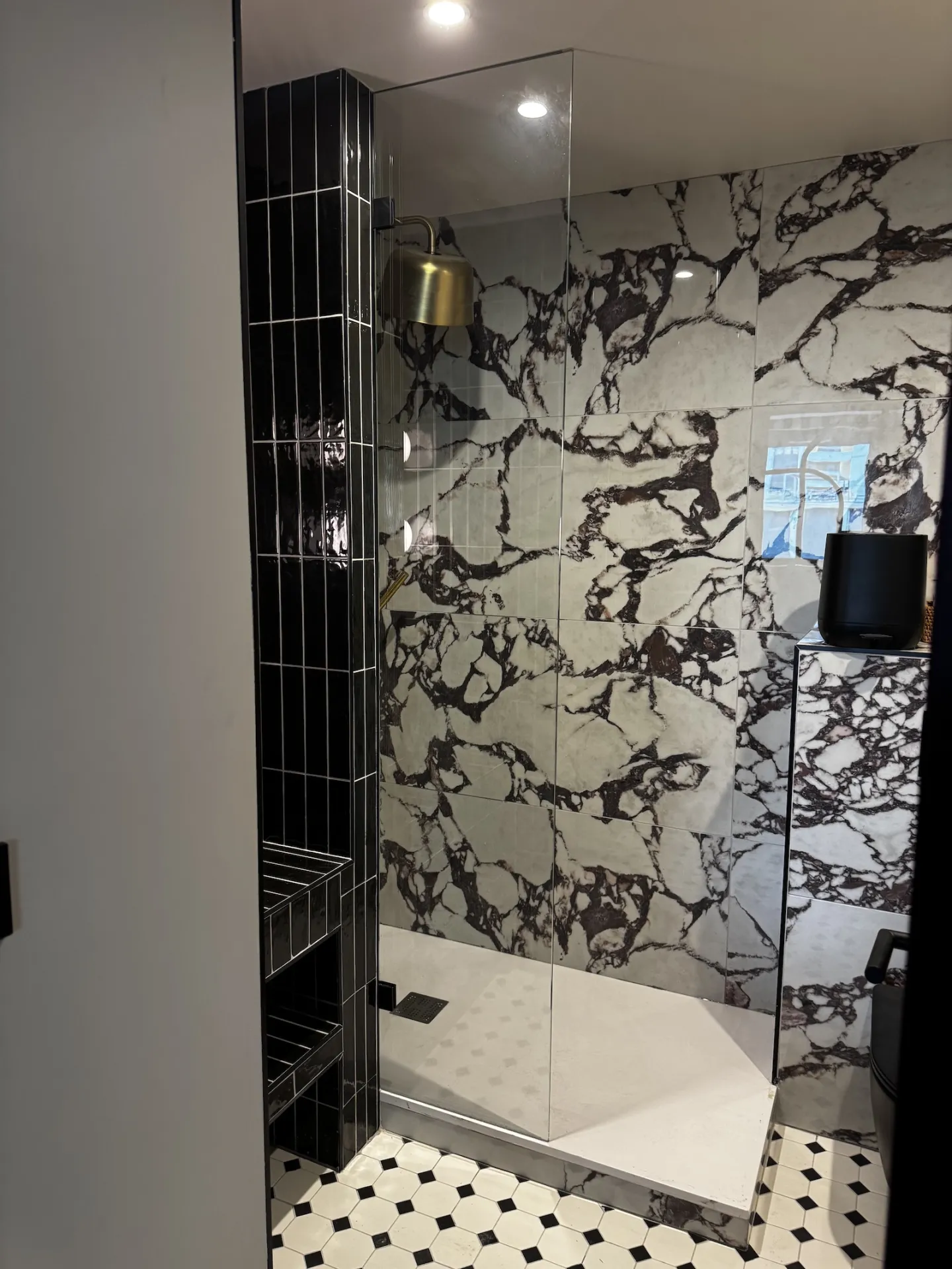 Installation d'un pare-douche dans un hotel style art déco à LYON