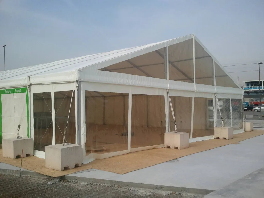 Location Tente de Réception 15x18m – Chapiteau de 270 m² pour Événements et Congrès