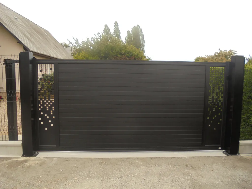 Installation de Portail automatisé coulissant en aluminium, Fermetures motorisées et Aménagements extérieurs à Yvetot en Seine-Maritime 76 et ses Alentours