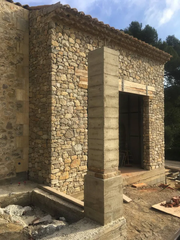 Conception et réalisation d'un Mas provençal en pierre à Salon de Provence
