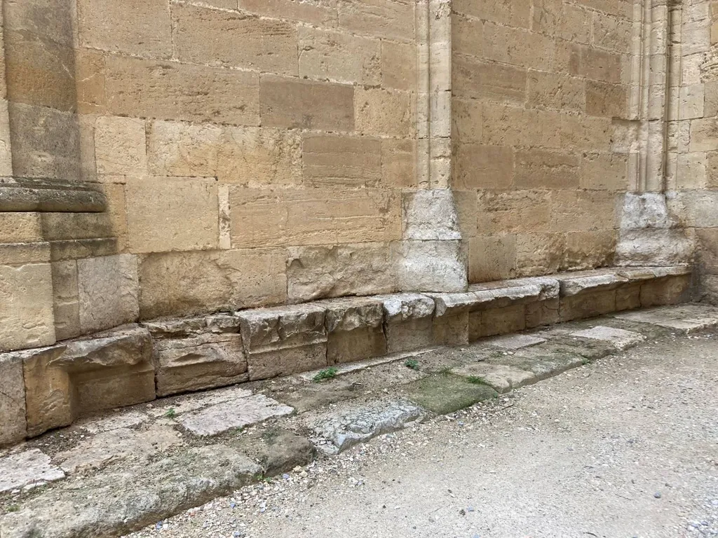 Salpêtre et remontées d'humidité par capillarité à Narbonne