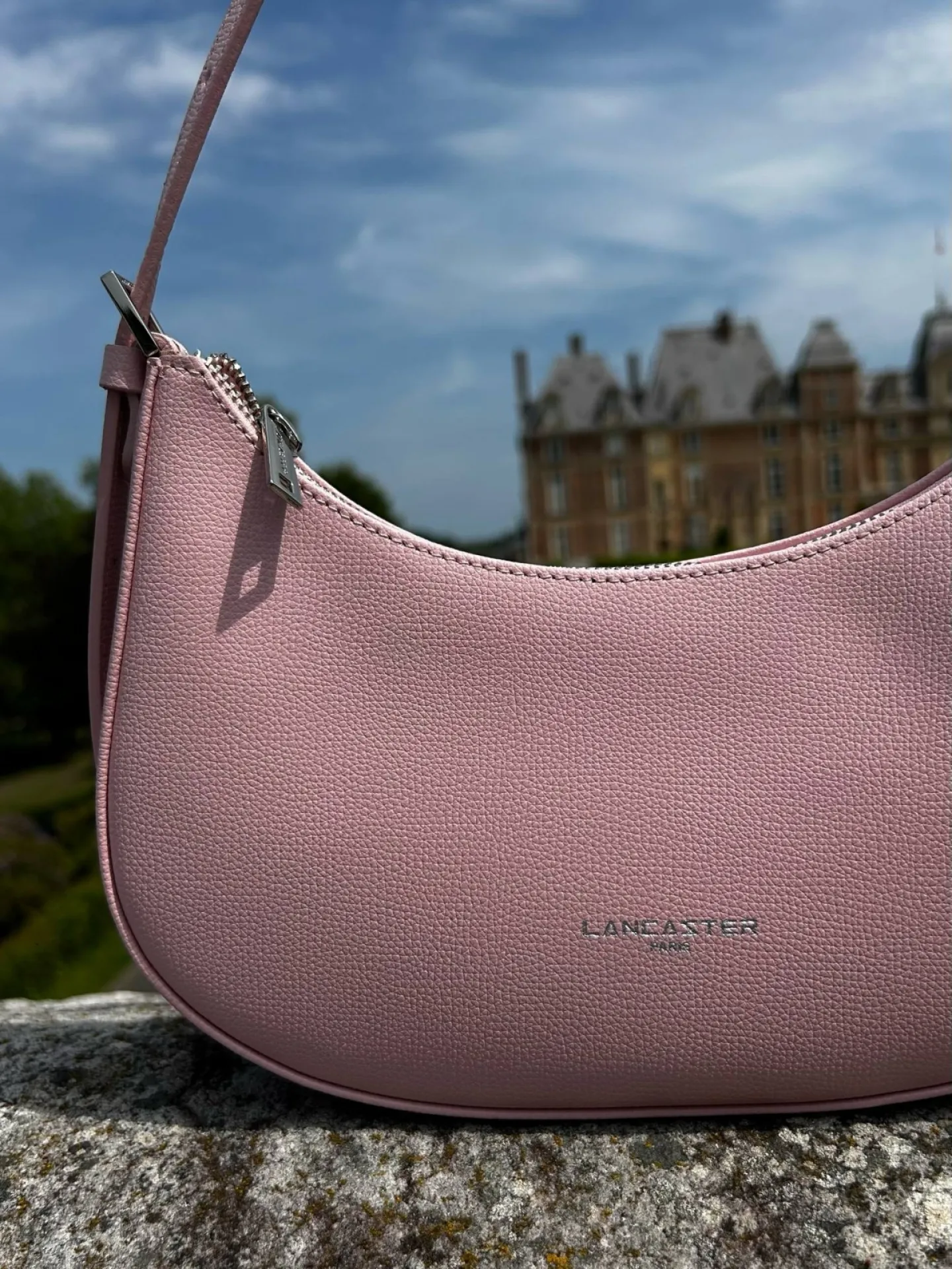 Sac Lancaster en cuir rose disponible chez Evasion Eu