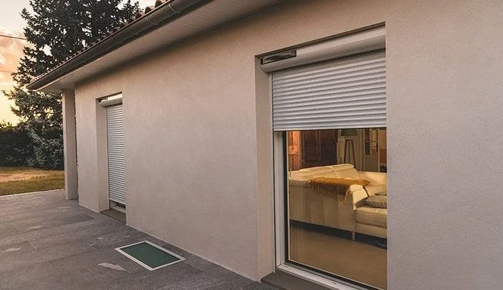 Installation de volets roulants électriques à Lyon Monplaisir par Menuiseries Harmonie