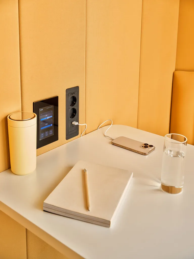 Cabine acoustique Calo 4 personnes spacieuse et isolante en région PACA : idéale à Marseille, Aix-en-Provence et Toulon pour réunions confidentielles