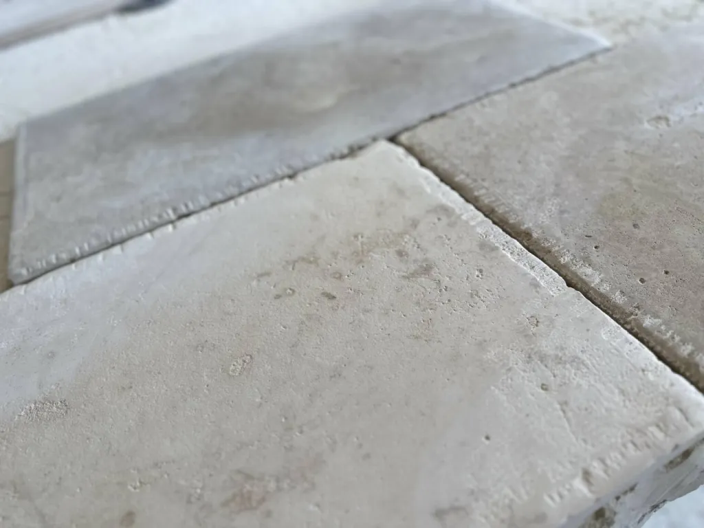 Dallage pierre de Dordogne sur RDV au showroom 36 rue de Bourgogne à Paris