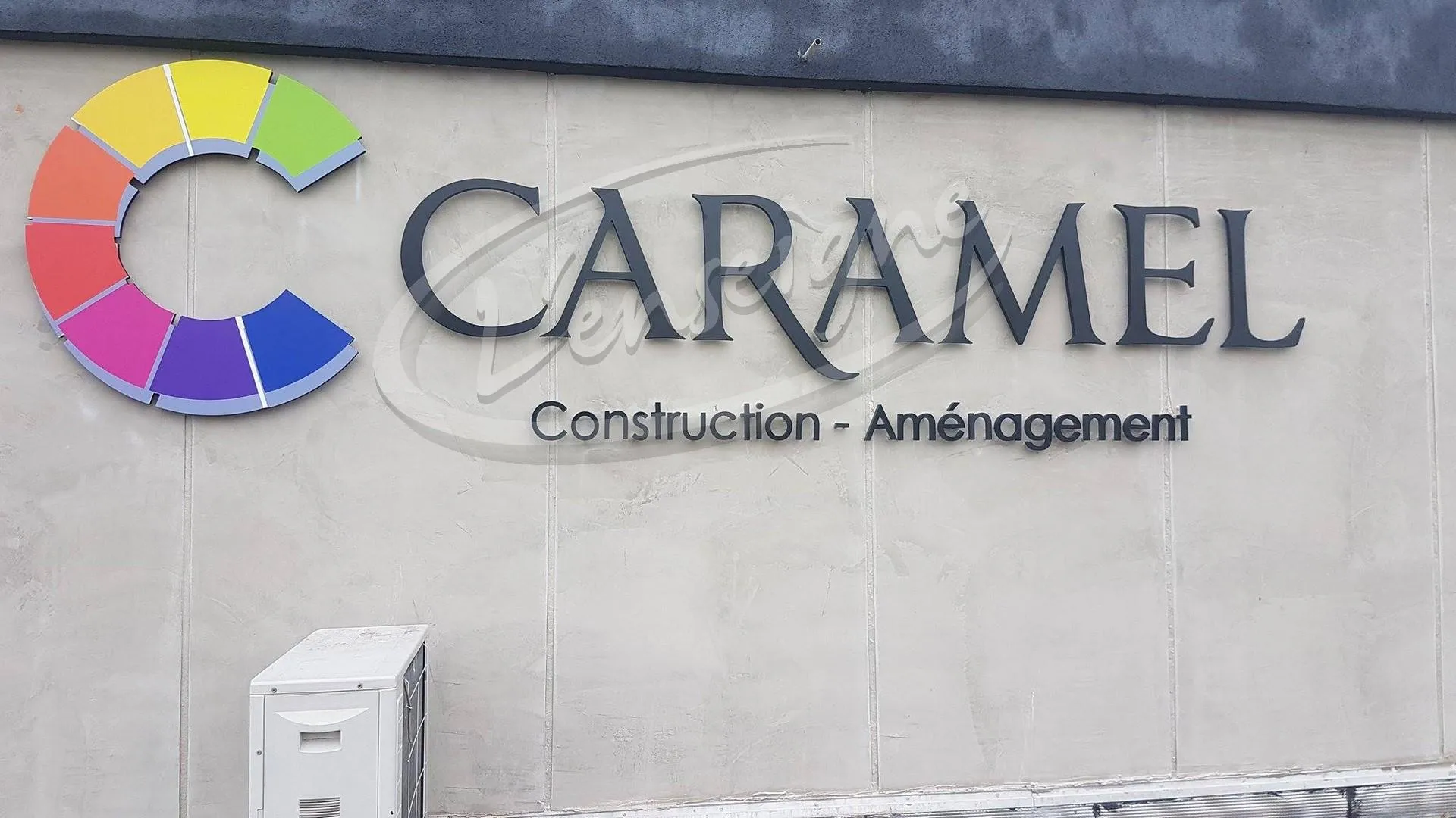 Enseigne en lettres reliefs à Eguilles