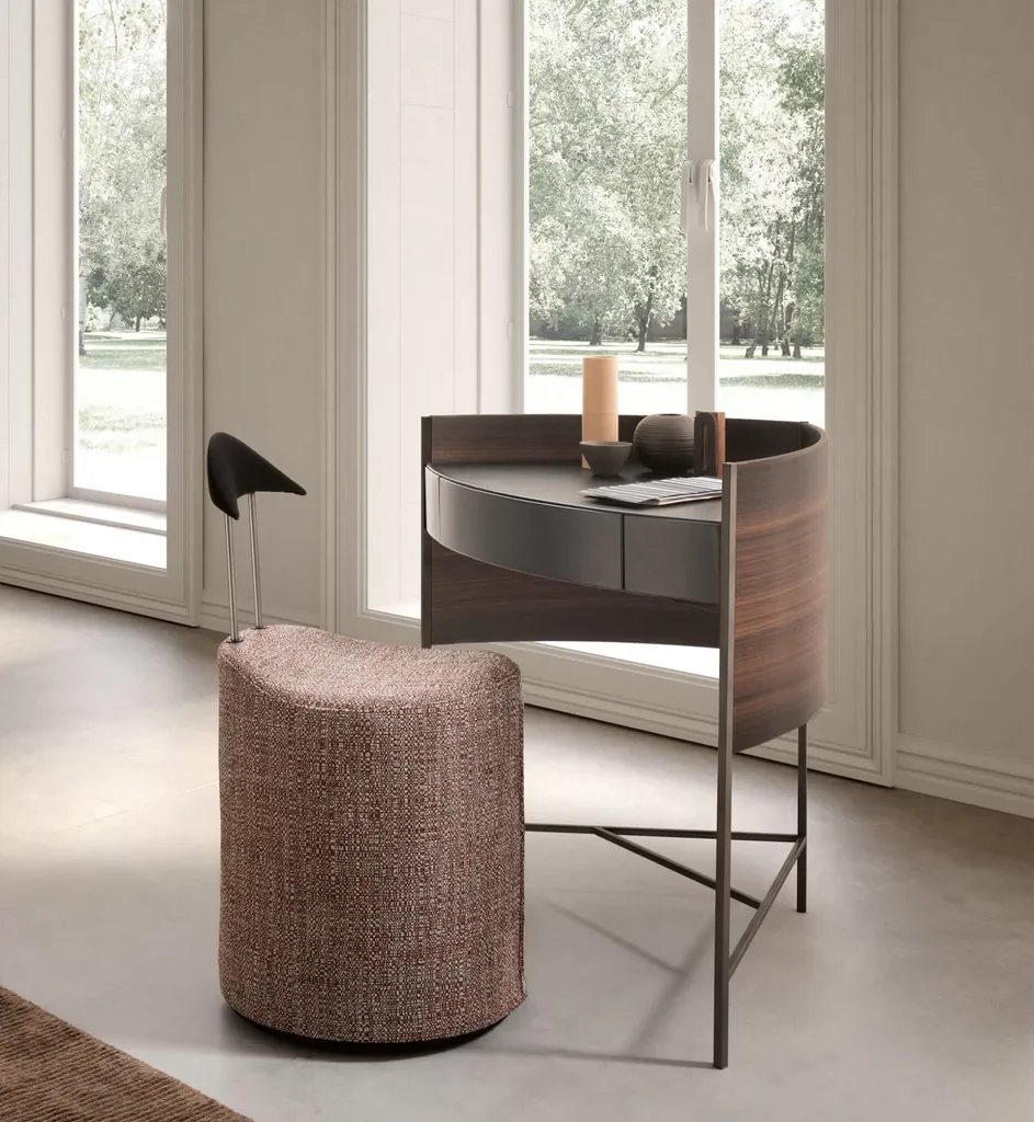 Petit bureau de home office italien haut de gamme design en vente près de Six Fours dans le Var