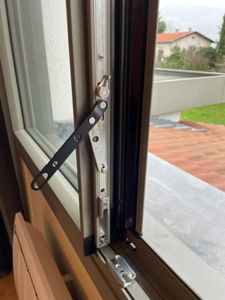 Pose de fenêtre en alu avec isolation extérieure à Lyon