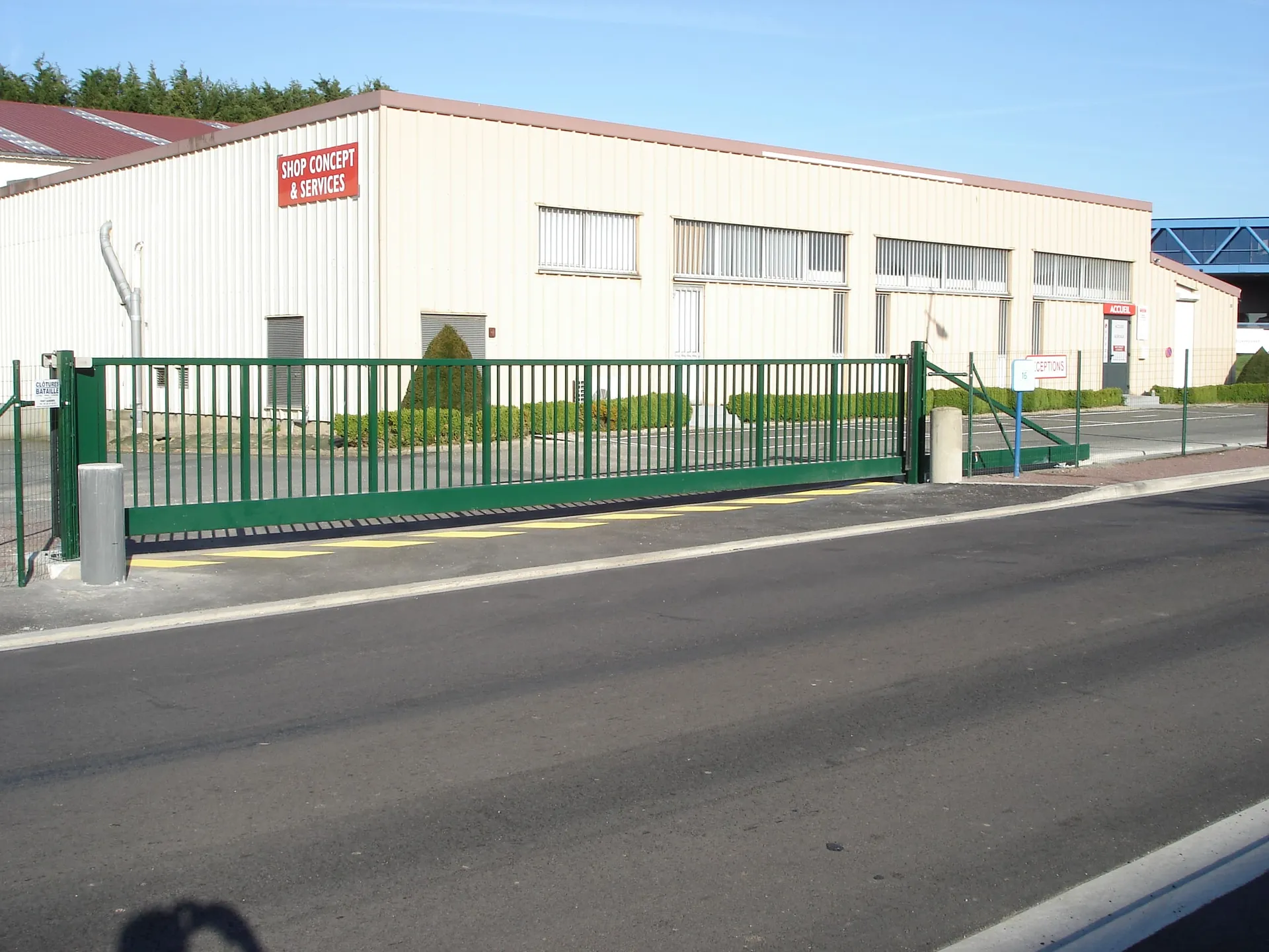 Installation de Portail autoportant professionnel grande dimension, Sécurisation de sites industriels et Fermetures périmétriques au Havre et sa Région ou Agglomération en Seine-Maritime 76