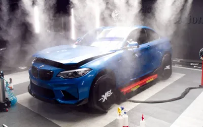 Cette BMW M2 Bleue est protégée intégralement avec un film de protection PPF XPEL, garantissant une carrosserie éclatante et résistante aux agressions extérieures.