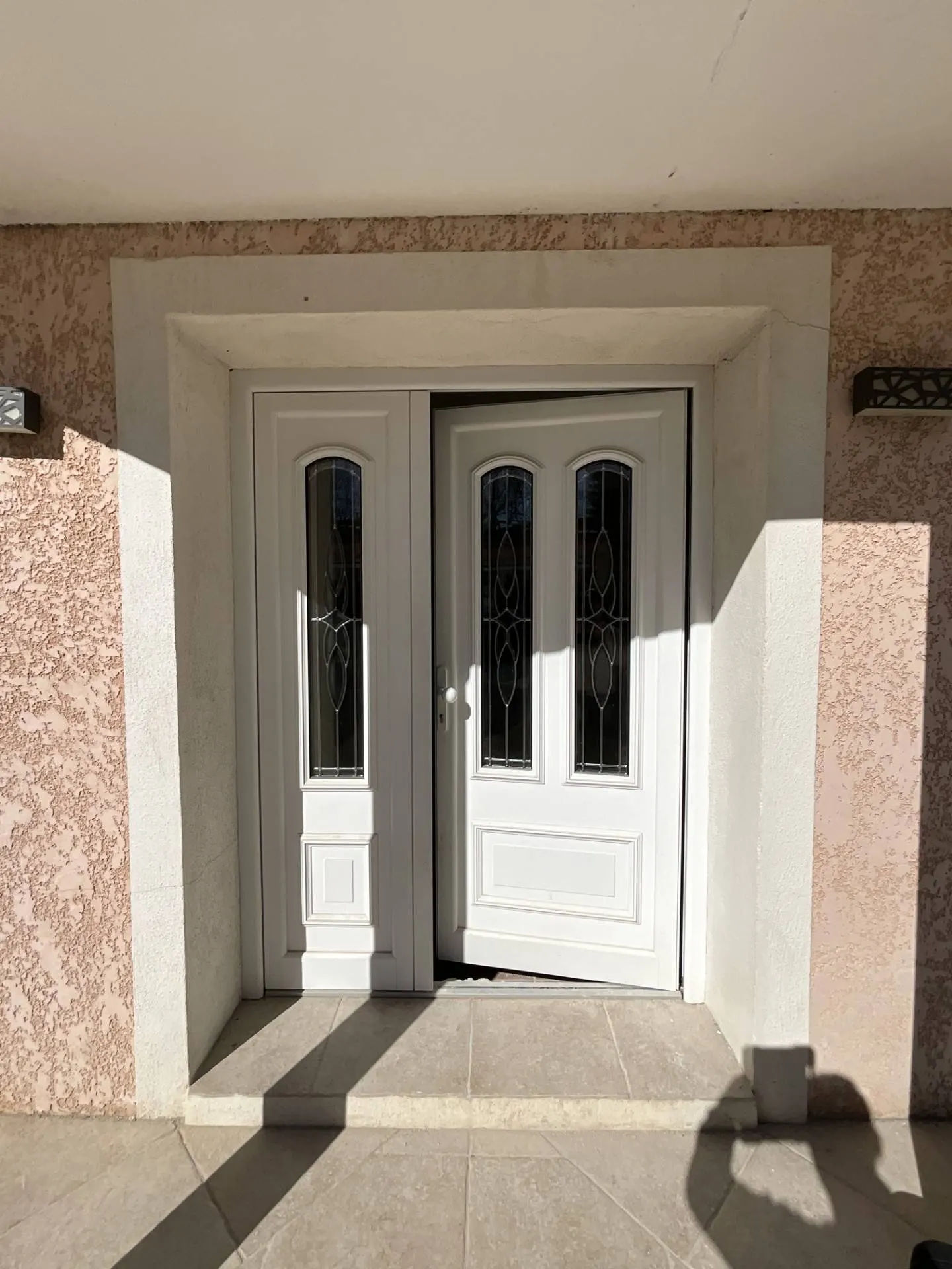 PORTE D'ENTREE EN ALUMINIUM A VENTABREN