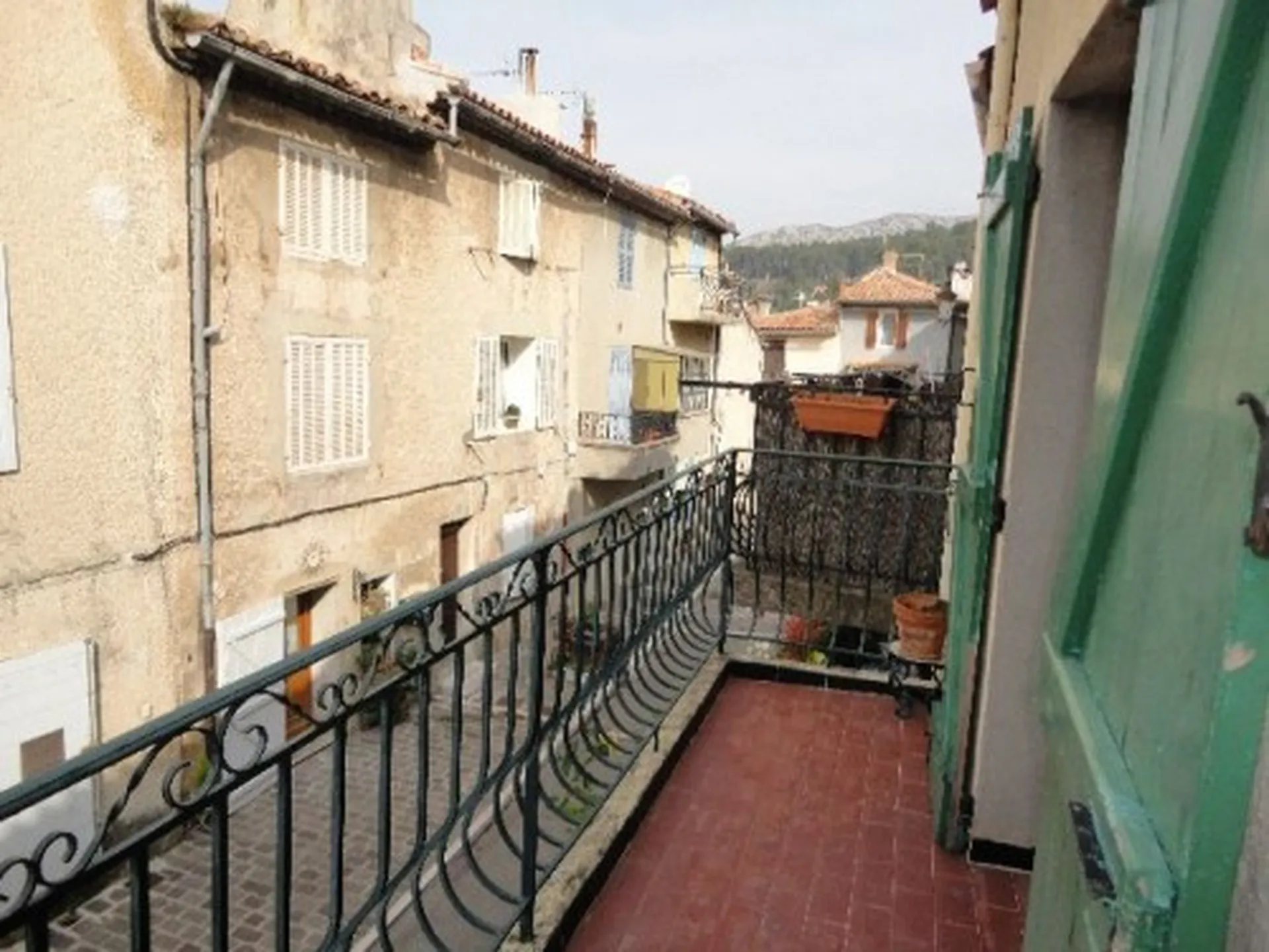 Logement à vendre 4 Gémenos sur 3 niveaux, vue dégagée