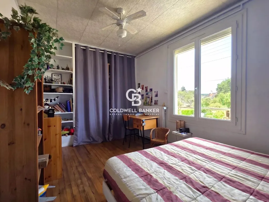 Chambre lumineuse avec vue dégagée, maison de famille à vendre à Changé