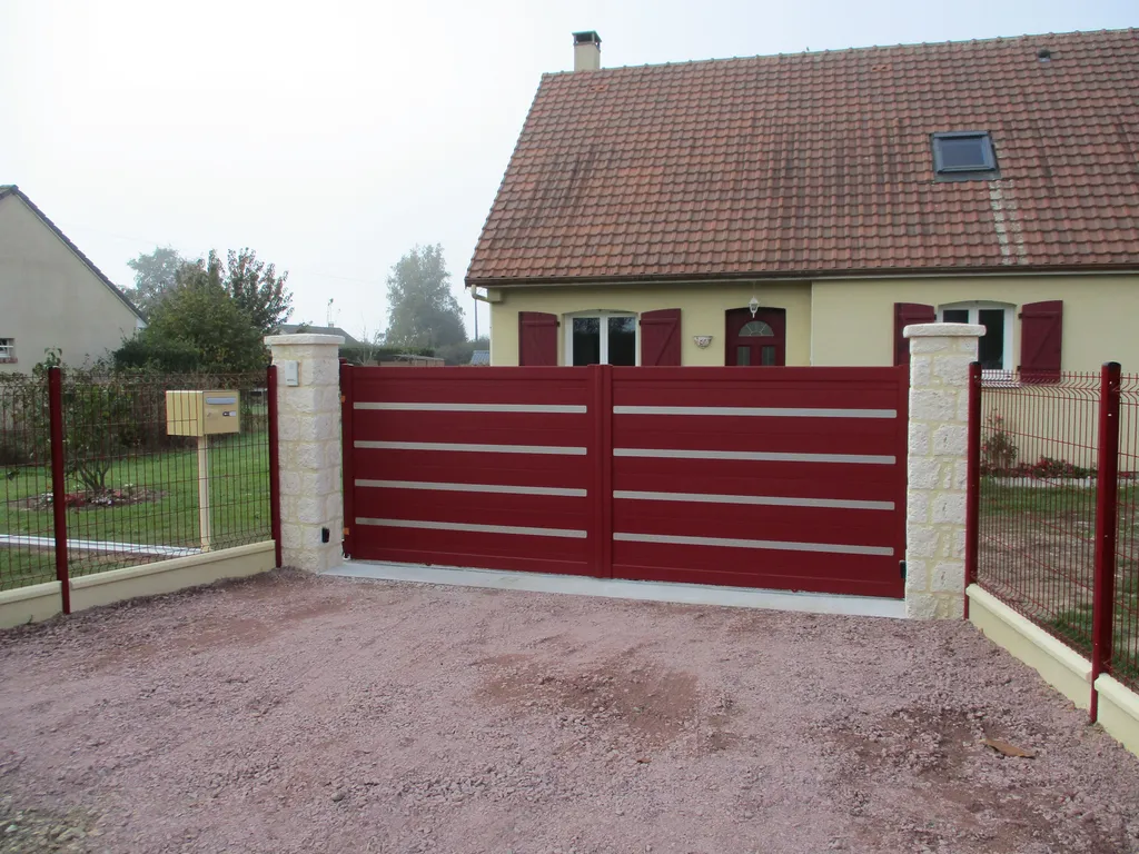 Installation de Portail automatisé coulissant en aluminium, Fermetures motorisées et Aménagements extérieurs à Yvetot en Seine-Maritime 76 et ses Alentours