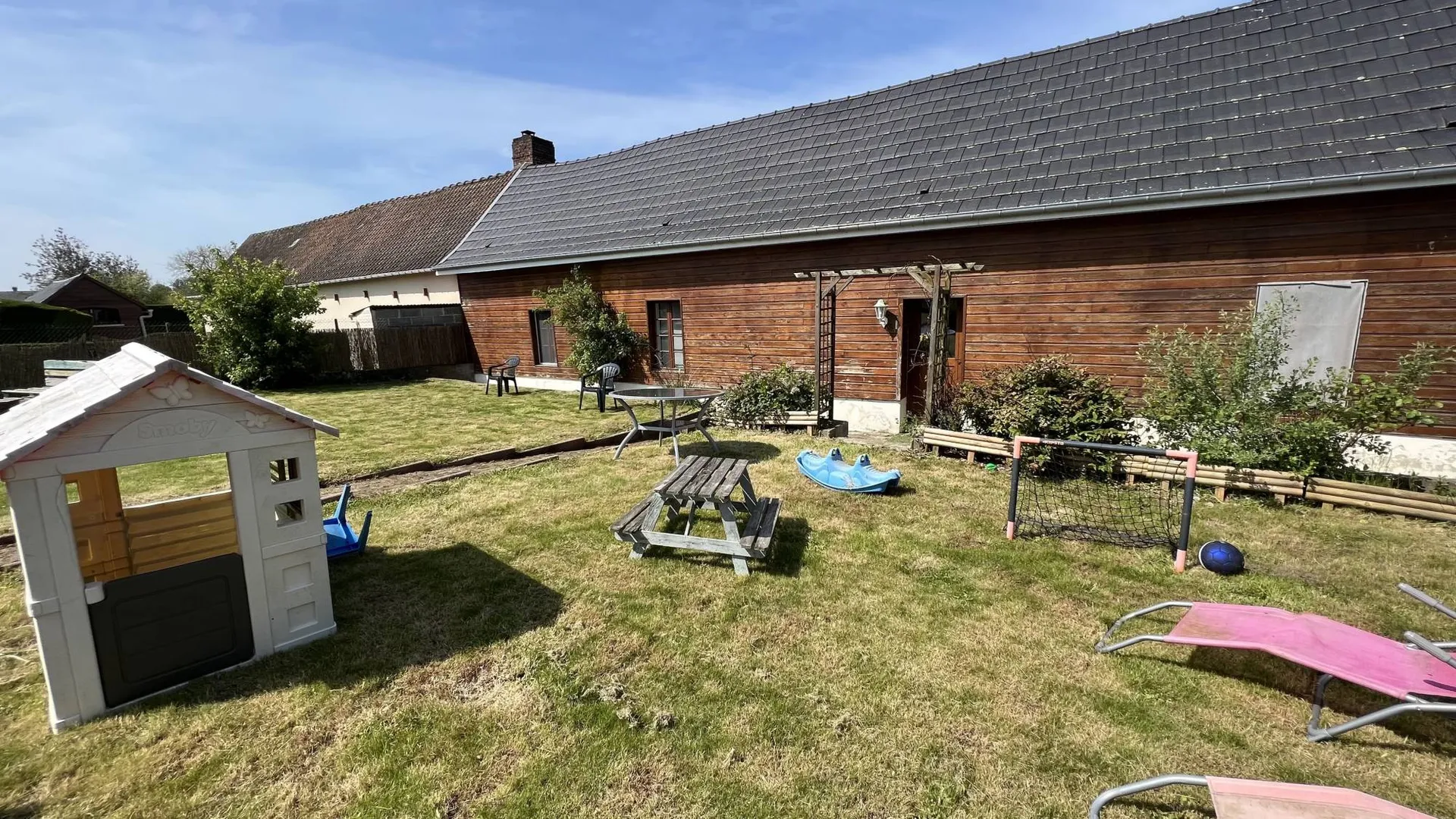 A vendre belle Longère 5 pièces, 4 chambres, 1 SDE, 1SDB et WC indépendant à 15 min du CNPE de PENLY