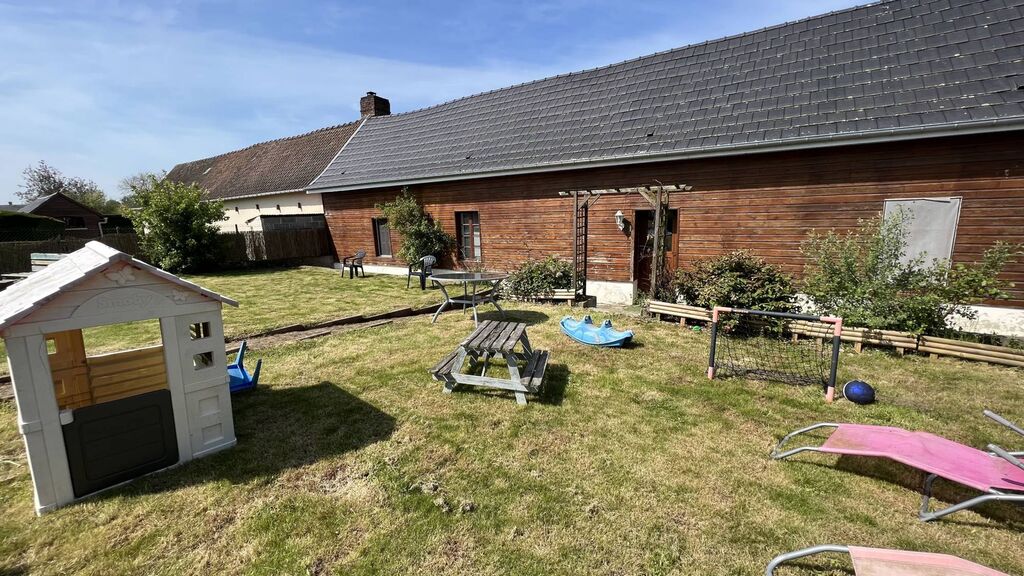 A vendre belle Longère 5 pièces, 4 chambres, 1 SDE, 1SDB et WC indépendant à 15 min du CNPE de PENLY