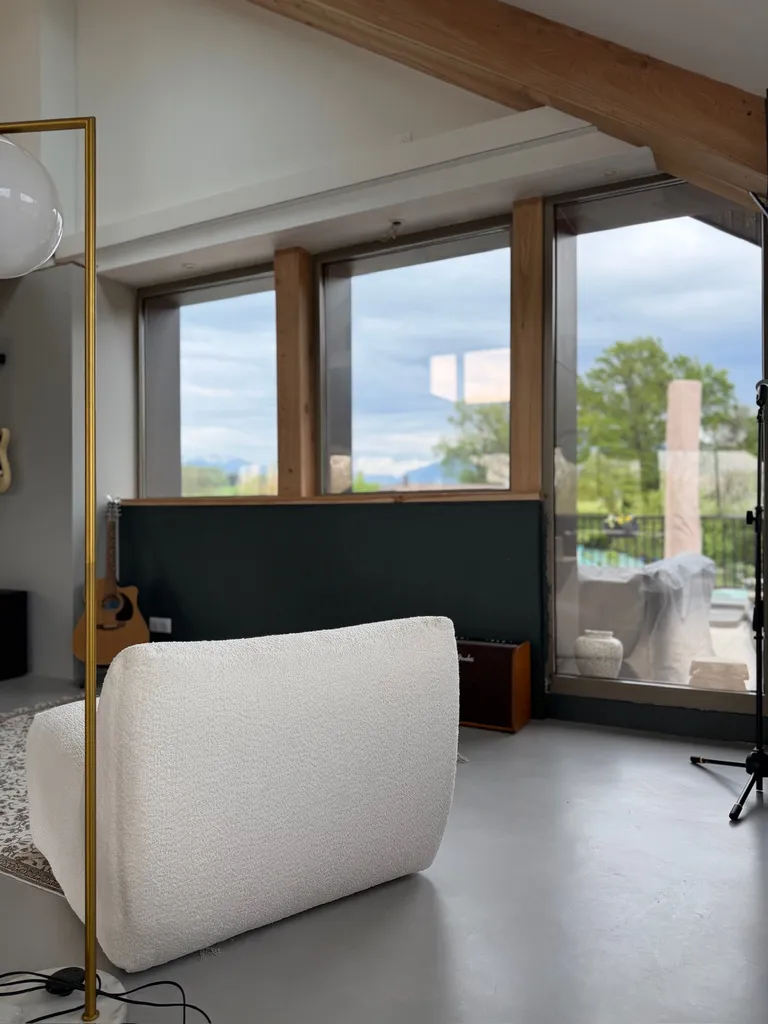 Film adhésif solaire vs rideaux : quelle solution choisir pour votre maison dans le canton de Genève ?