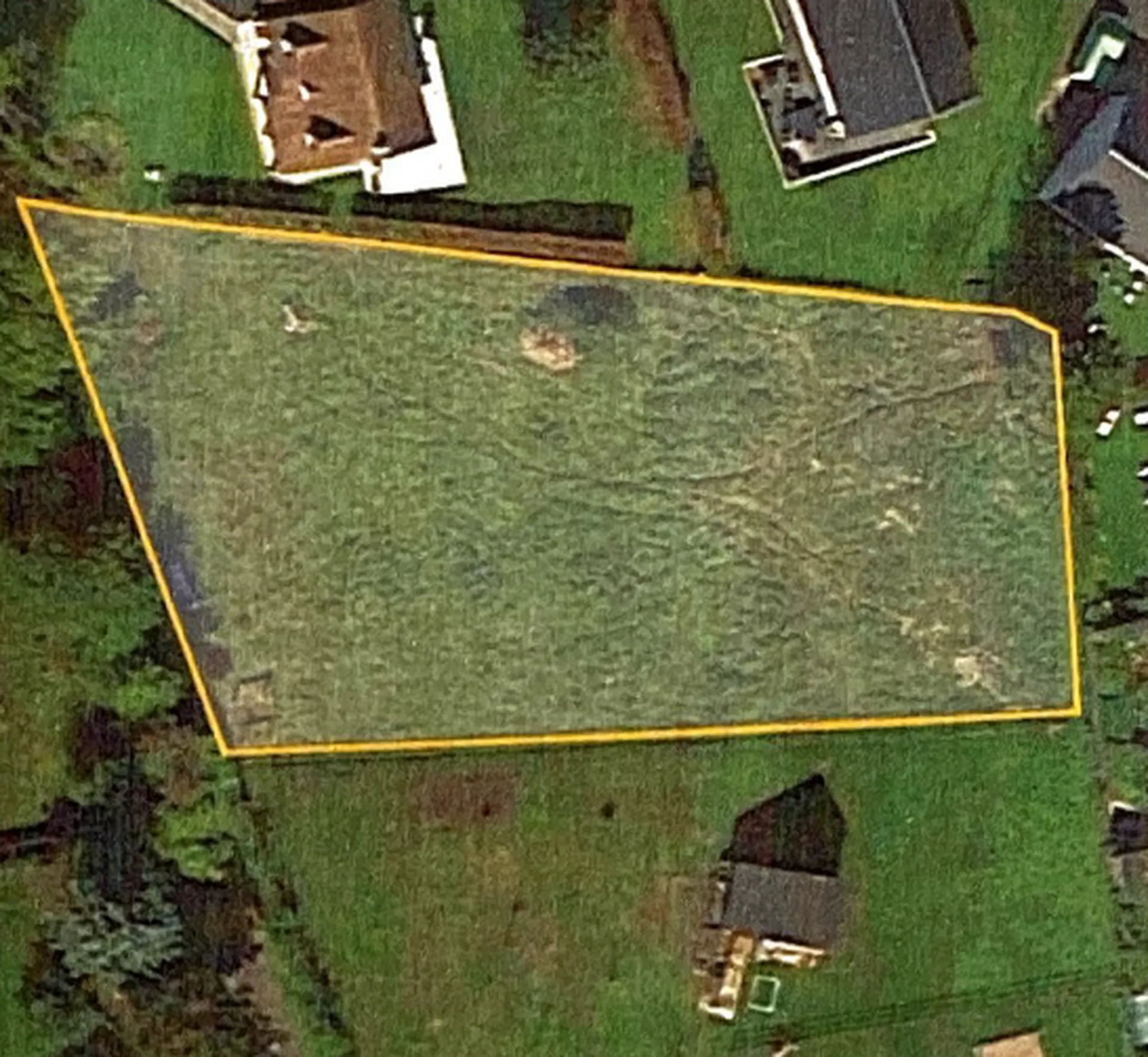 A VENDRE, terrain à bâtir non viabilisé d'environ 1 800m², LISIEUX