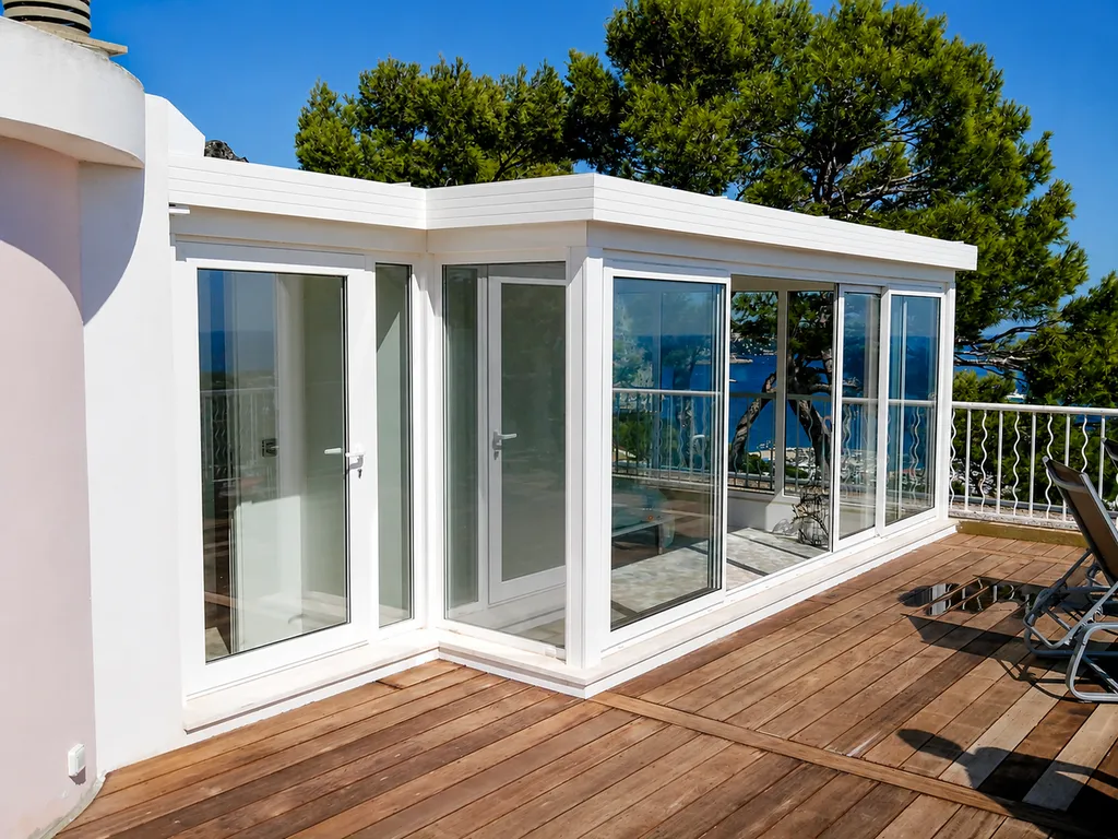 Conception et pose d'une véranda en aluminium blanc sur mesure