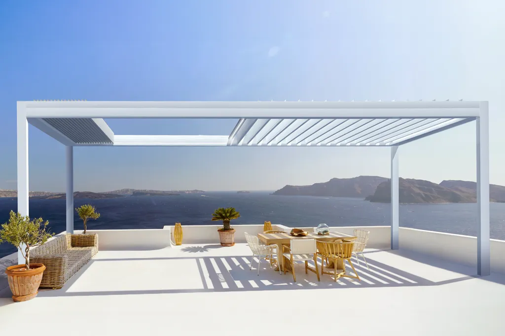 Pergola bioclimatique XXL : couvrez une grande terrasse ou une piscine avec jusqu'à 7,4 mètres de large sans module supplémentaire