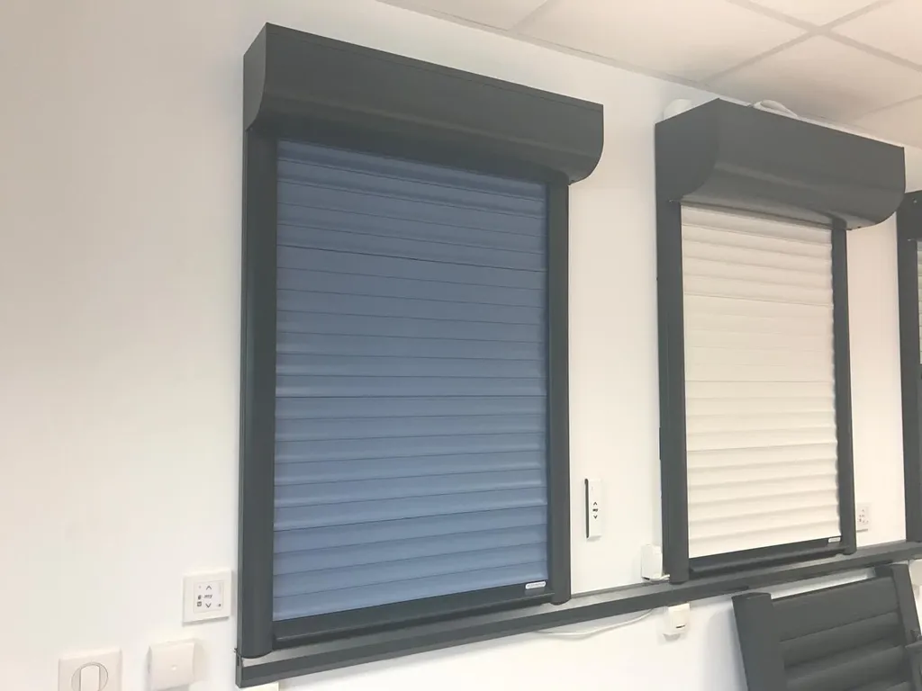 Volet roulant électrique avec motorisation SOMFY IO RS100 en rénovation ou en construction sur le secteur du Pays d’Aix