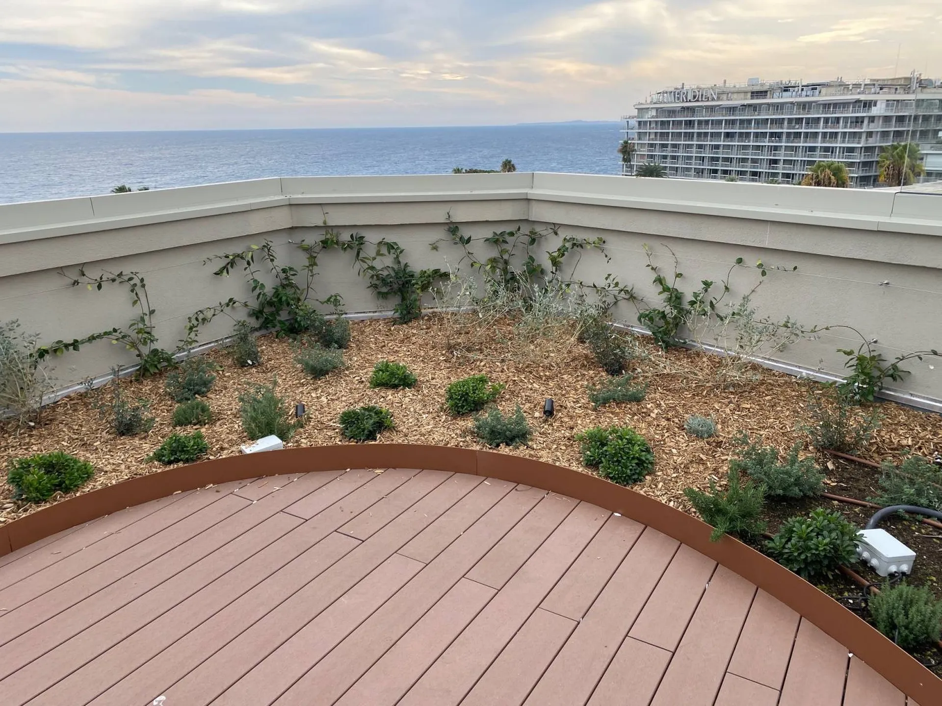 Aménagement d'espaces verts sur toiture à Nice place massena