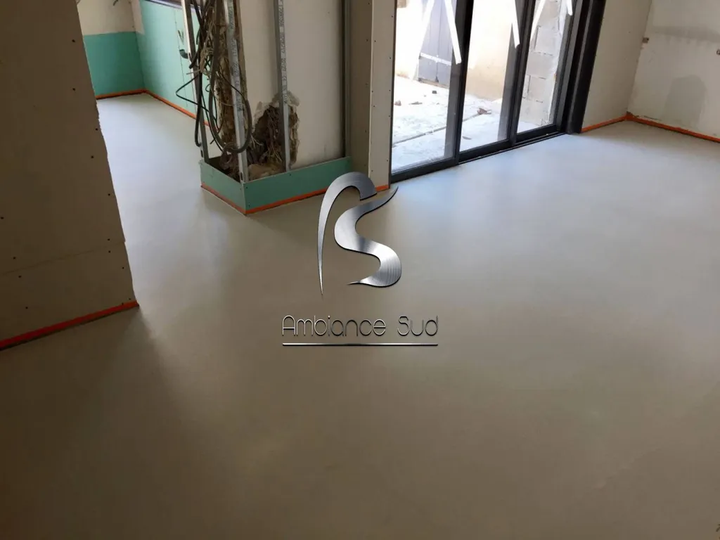 sol en beton cire coule industriel