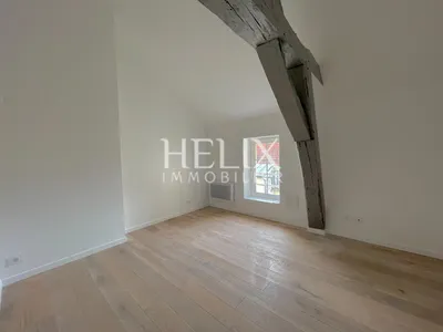 A vendre appartement esprit Loft 106 M2 surface au sol, 88,58 M2 Loi Carrez, situé au 3ème et dernier étage entièrement refait à neuf bénéficiant d'une situation privilégiée au coeur du centre ville, exceptionnel à Saint Germain en Laye.