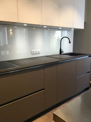 credence en verre blanc