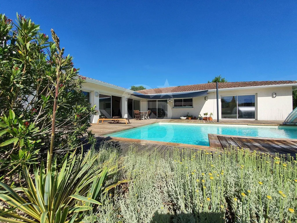 Maison contemporaine avec piscine à vendre MARTIGNAS SUR JALLE