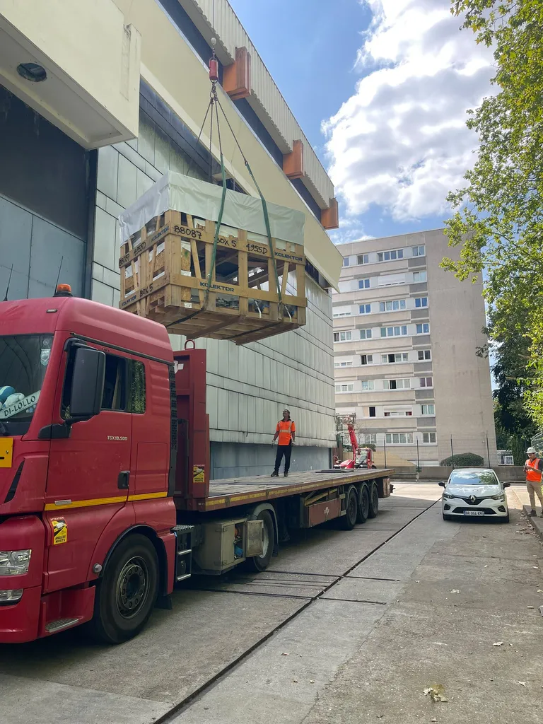 location de grue mobile pour la mise en place d'un équipement à Massy