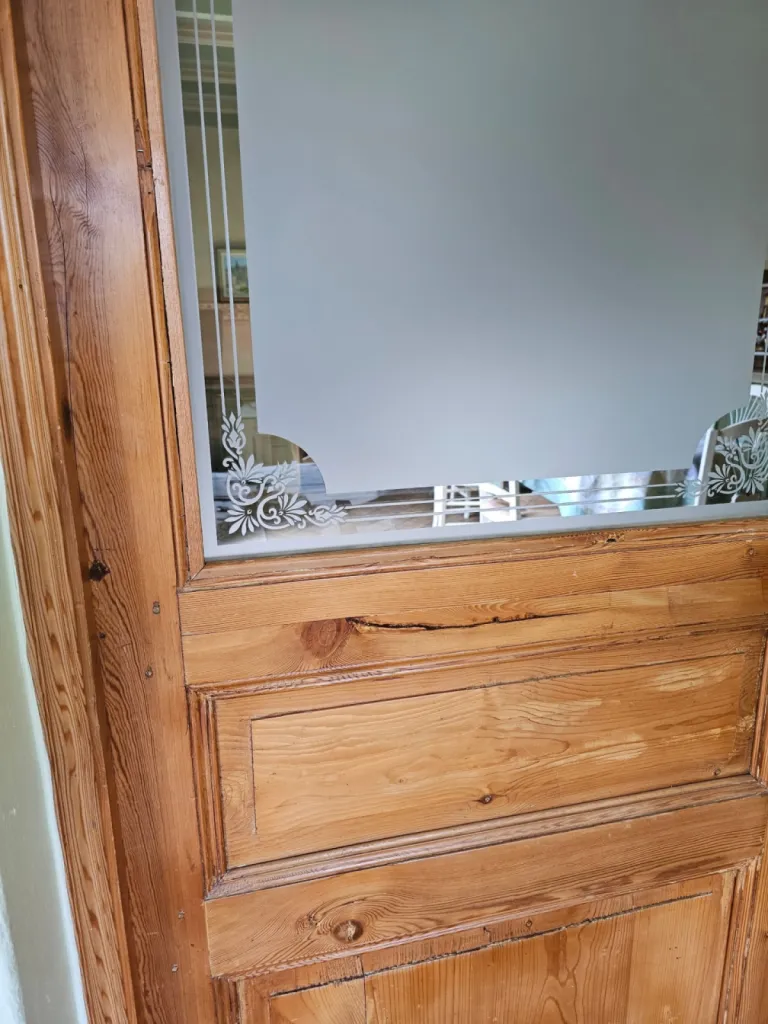 Fabrication et pose de vitres sérigraphiées par technique de sablage avec décors personnalisés à Eygalières