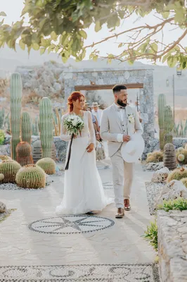 Dîner de mariage intimiste sur la plage à Lindos en Grèce