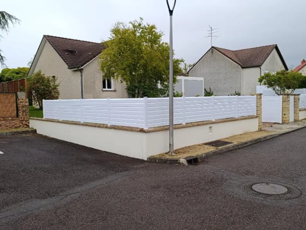 Pose de clôtures aluminium thermolaquées modèles Pannecière et Yate à Quetigny