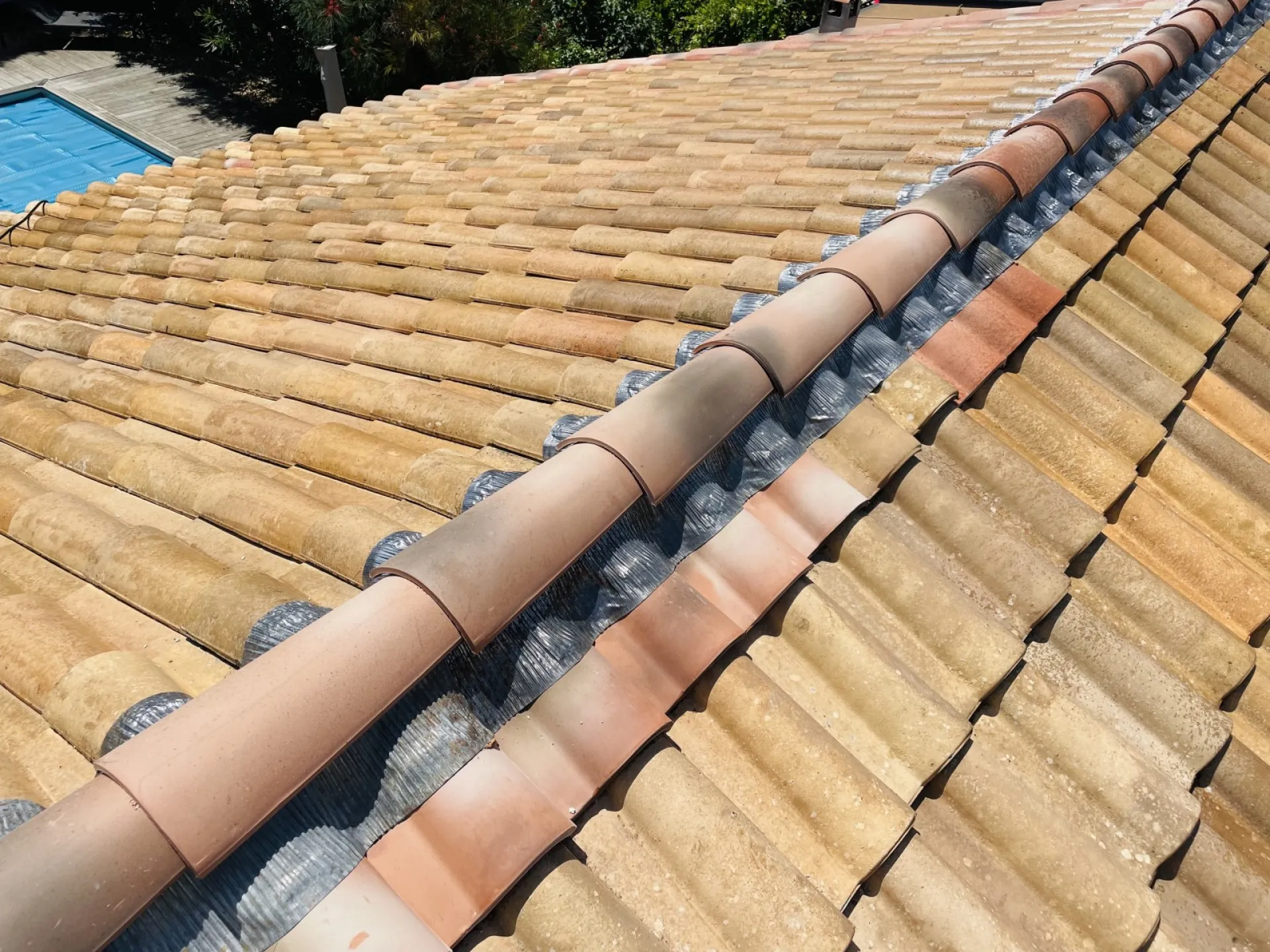 En cours: Rénovation d’une toiture de maison près d’Aix en Provence.