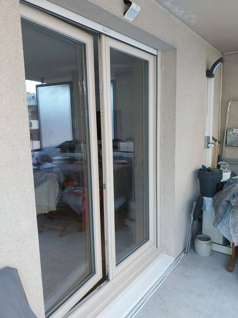 Menuiseries Harmonie à Tassin-la-Demi-Lune : une installation en PVC blanc 90P pour une isolation thermique exceptionnelle