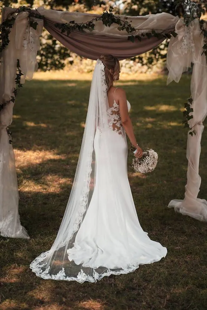 Voile de mariée très long brodé de dentelle à motifs floraux 