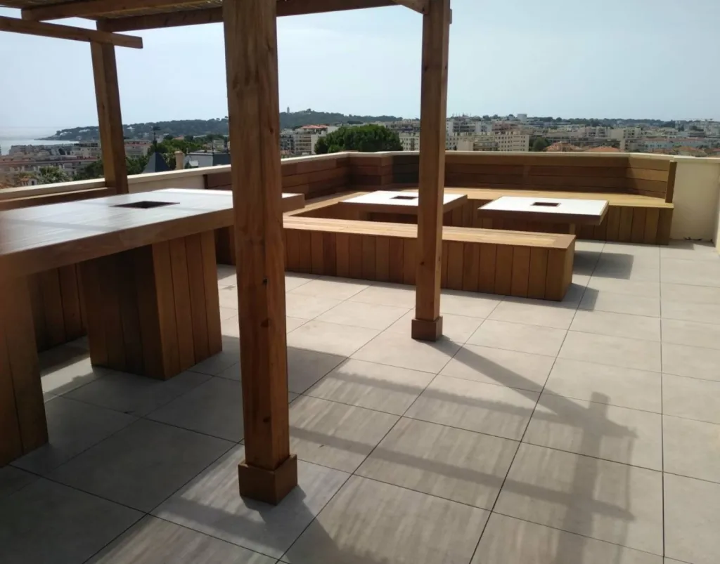 Innovation et Élégance : Rooftop en Bois Ipé à Nice par La Parqueterie Aixoise