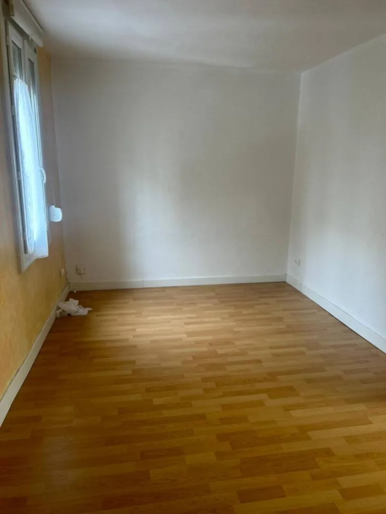 Située au 89 rue Louis Poterat à Rouen (rive gauche)