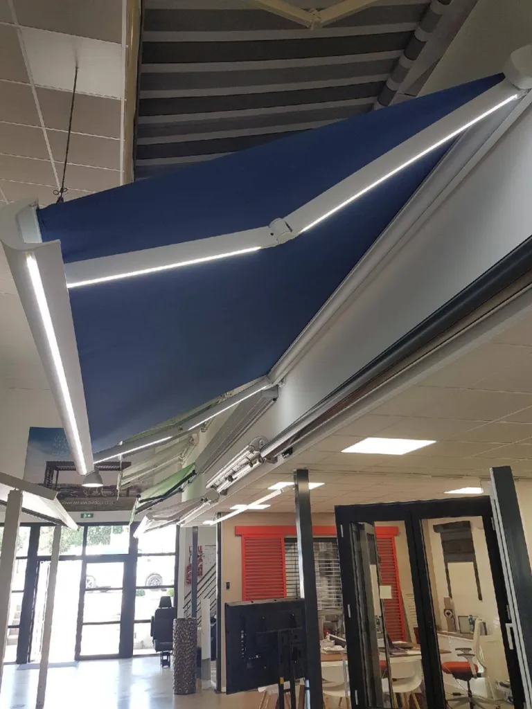 pose de store coffre motorisé sur mesure avec leds pelissanne