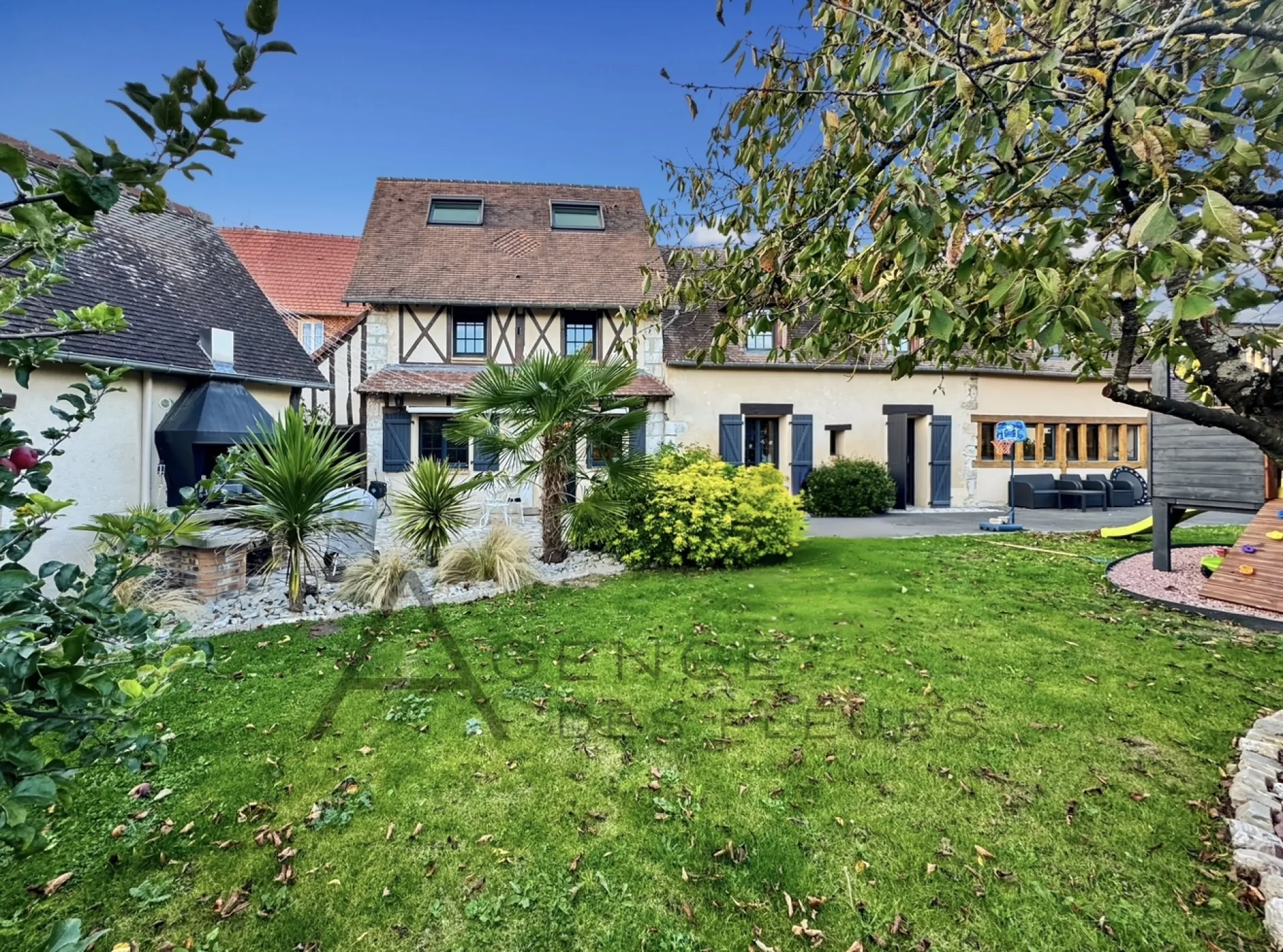 A vendre magnifique propriété de 172 m² habitables édifiée sur 781 m² de terrain sur la commune de FRENEUSE 76410