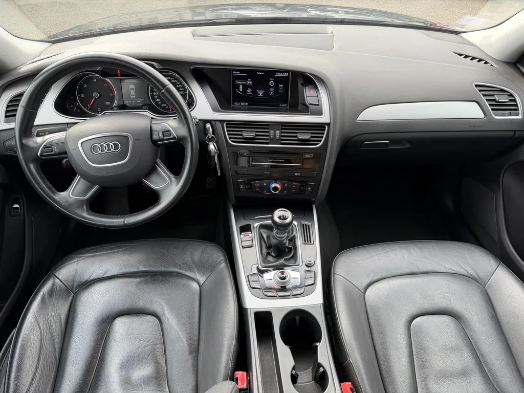 Audi A4 d'occasion à La Frénaye : Berline Diesel Business Line garantie chez Caudebec Automobiles proche Le Havre et Rouen (76)