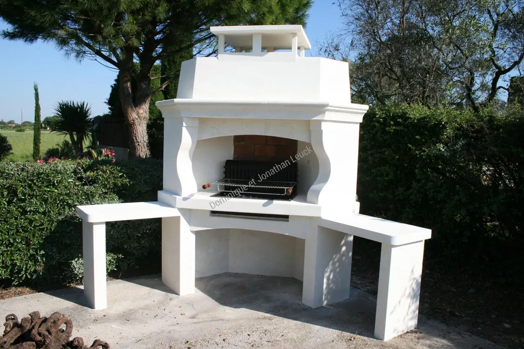 Barbecue en pierre du Gard