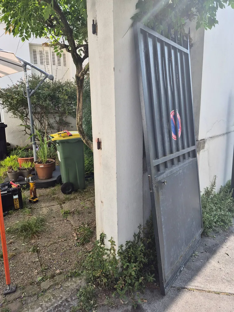 Préserver et optimiser : un portail métallique restauré avec soin à Bordeaux !