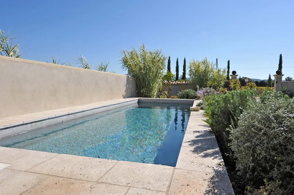 Ancienne propriété viticole avec piscine à vendre