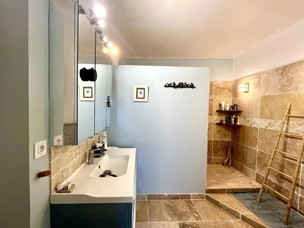 Majestueuse maison de village avec terrasse panoramique XXL   