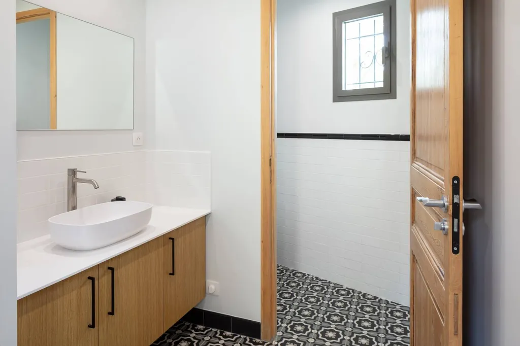 sanitaire des nouveaux locaux 13300 salon-de-Provence